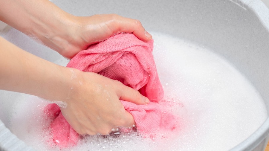 Hướng dẫn giặt đồ bằng tay nhanh và sạch hơn