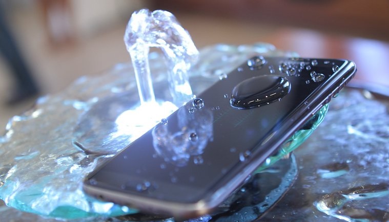 Làm gì khi điện thoại smartphone của bạn bị vô nước